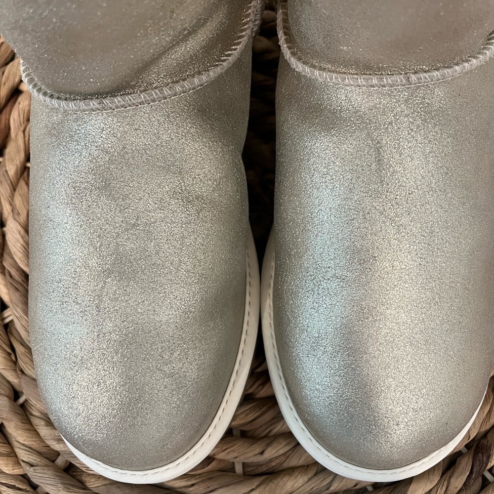 UGG Sparkly Gold Cream Mini Bailey Bow Boots Sherling - Picture 12 of 12